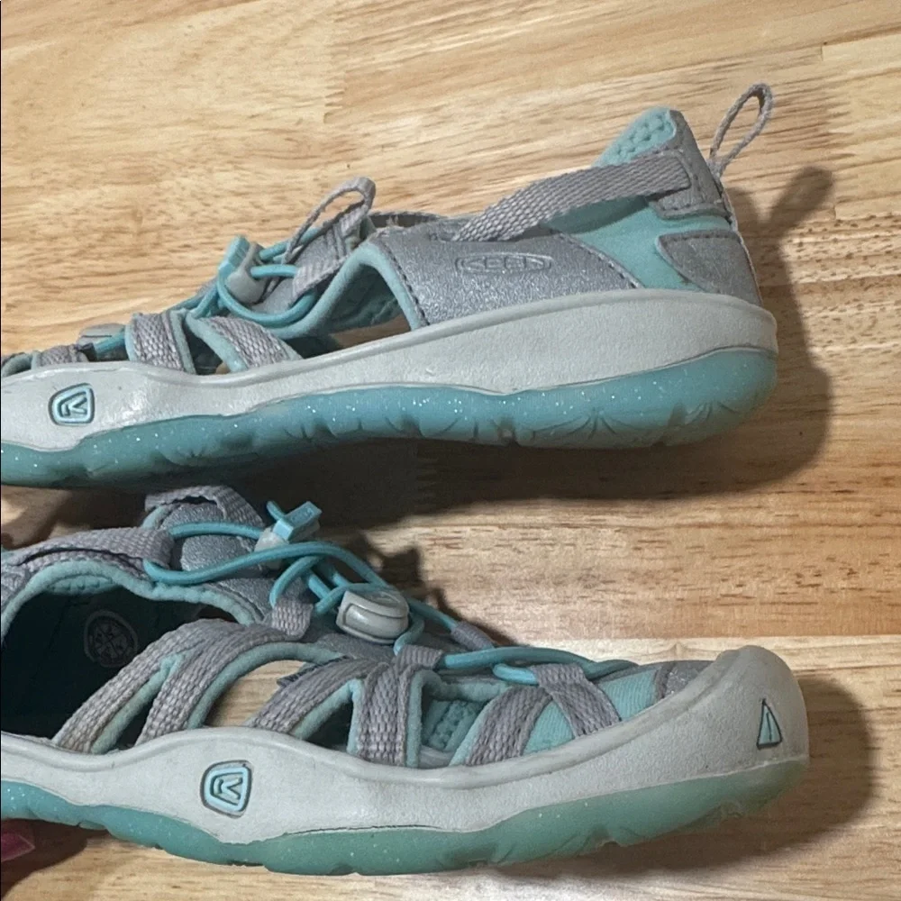 Keen Moxie Girl Water Sandals Youth Hiking Ocean Wave Vapor Teal Girls Size 2